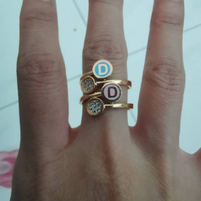 Cincin huruf D kadar 375