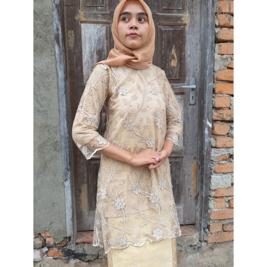 Baju kurung Naumi