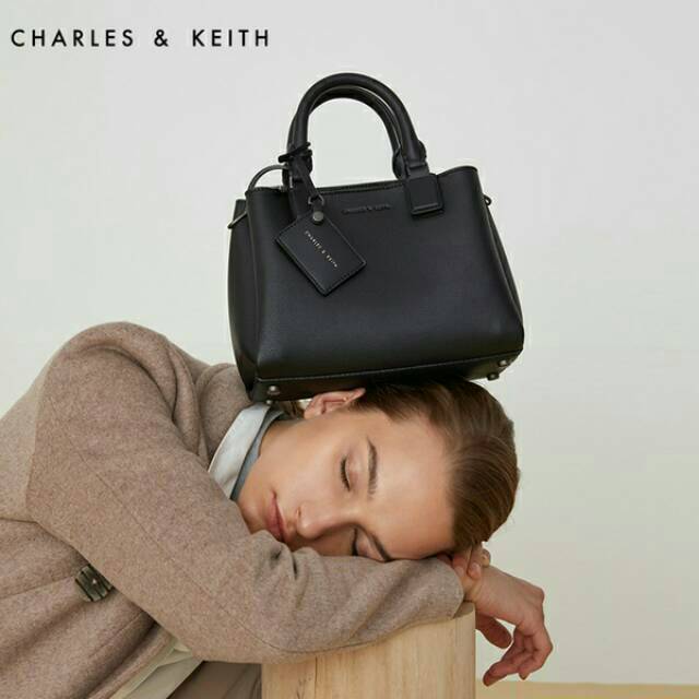 

Charles&Keith fashion FREE PAPERBAG