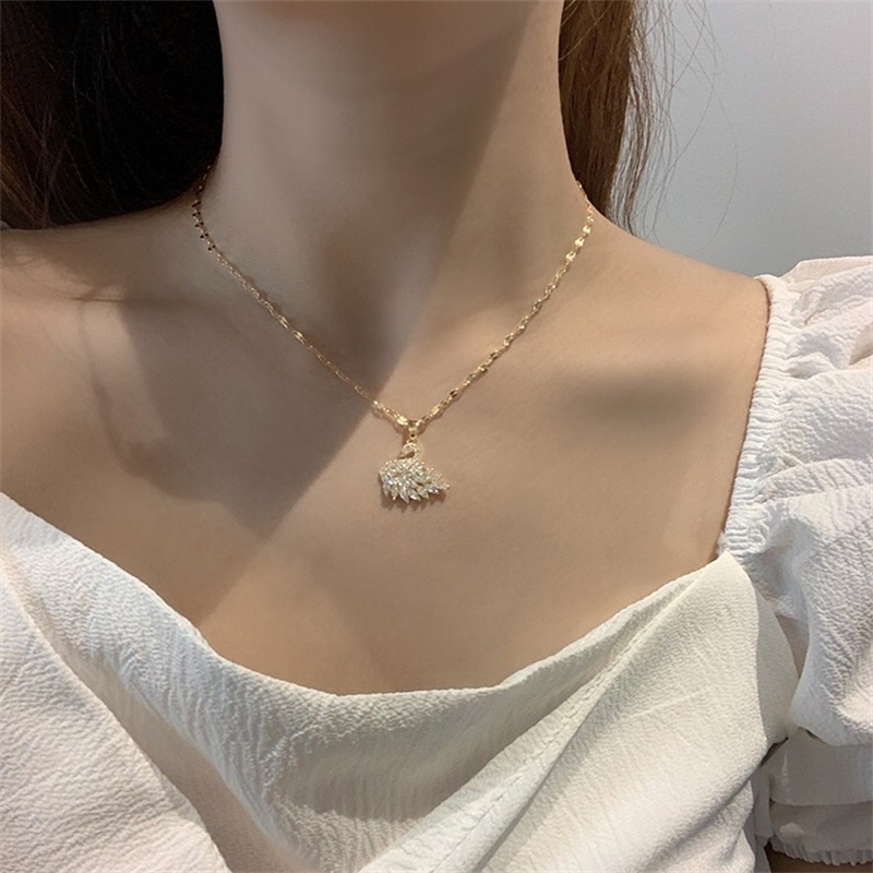 Kalung Lapis Emas 18K Bahan titanium Desain Angsa luminous Untuk Wanita