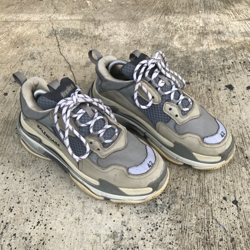 sepatu second BALENCIAGA Triple S