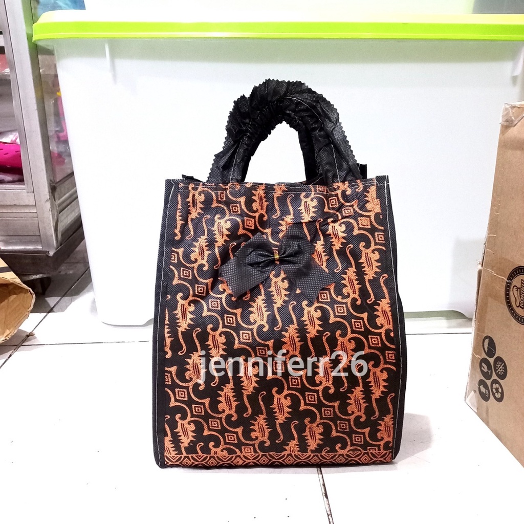 

tas hajatan spunbond nindy batik 22 lusinan