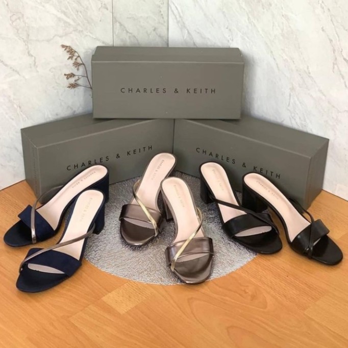 SANDAL WANITA CHARLES & KEITH
