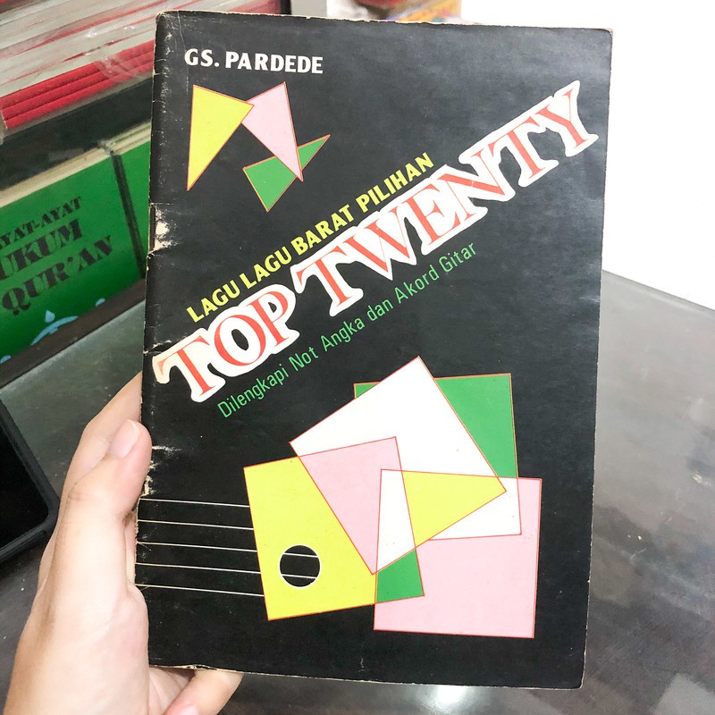 Buku Lagu-lagu Barat Pilihan Top Twenty dilengkapi Not Angka dan Akord Gitar