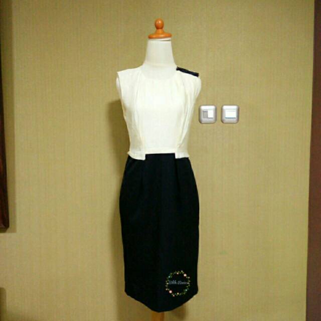 Ciel Midi Dress Black White Baju Bekas Wanita Gaun Pesta Hitam Putih Preloved Baju Bekas Wanita