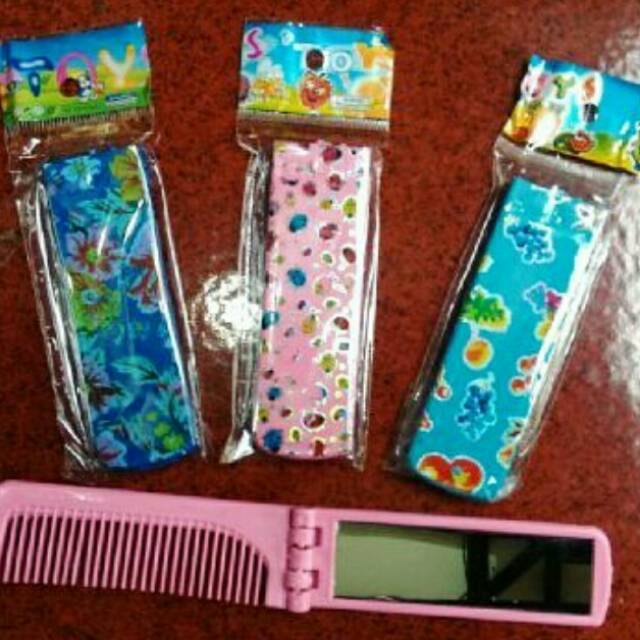 Souvenir kaca sisir lipat