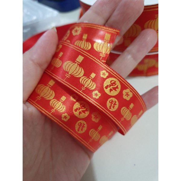 

(CNY-37) PITA SATIN IMLEK/CNY/GONG XI FAT CAI UKURAN 1" (2,5CM), HARGA per-YARD (=90CM)
