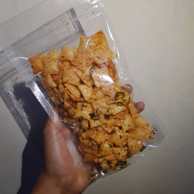 

KERIPIK PANGSIT PEDAS DAUN JERUK KILOAN DAN ECERAN