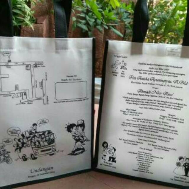 

Tas souvenir undangan pernikahan