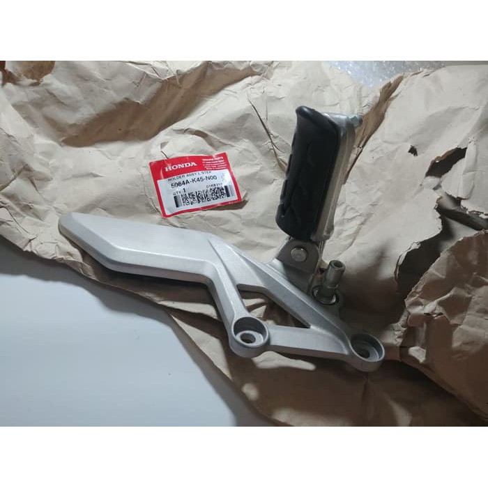 Breket Bustep Belakang Kiri CB150R Lokal Komplit Original Honda