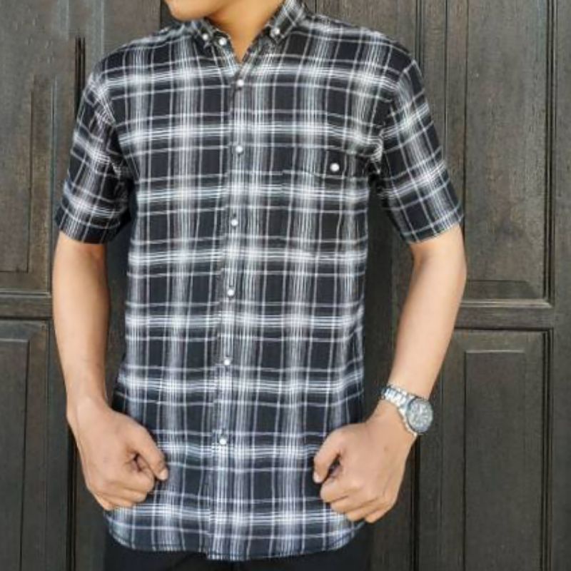 Kemeja flanel lengan pendek pria kualitas distro