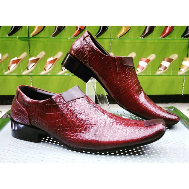 Sepatu pantofel pria kulit cetak buaya /kulit sapi asli 100%