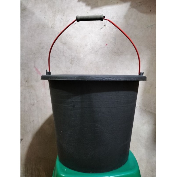 EMBER COR 20 TIMBA PLASTIK HITAM ANTI PECAH