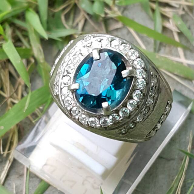 Natural blue topaz (london blue)