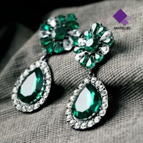 Anting Stud Desain Bunga Hijau Aksen Berlian Imitasi Gaya Vintage Untuk Wanita