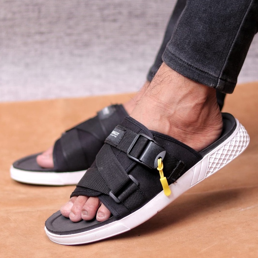 KORKOA Sandal Kasual Slop Pria Sendal Slide Pria Hitam Original Distro Simple Trendy Kekinian