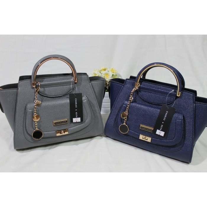Tas Wanita Branded C K CnK Charles Keith Pegangan Besi Warna Biru Navy