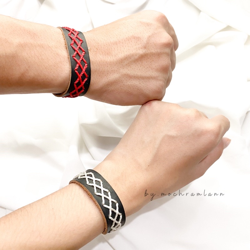 Gelang Kulit Motif Silang