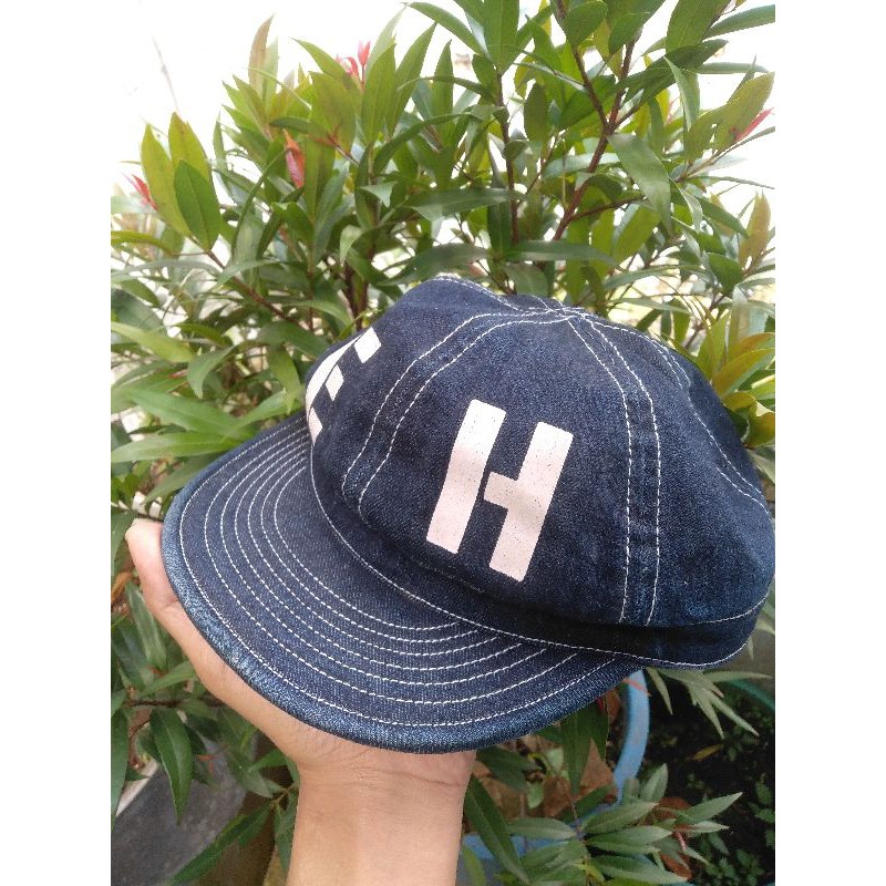 topi easthood denim