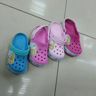 Crocs Frozen LED bisa nyala lampu