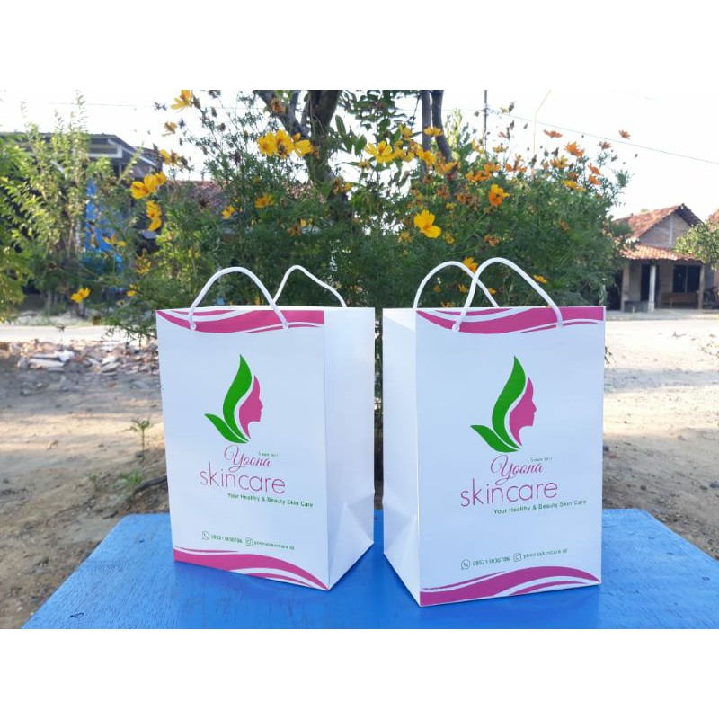 

PAPERBAG SPESIAL SKINCARE IVORY GLOSY SABLON 2 WARNA UKURAN pxlxt 15x9x21