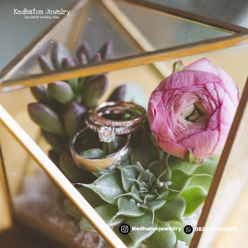 Wedding ring emas couple