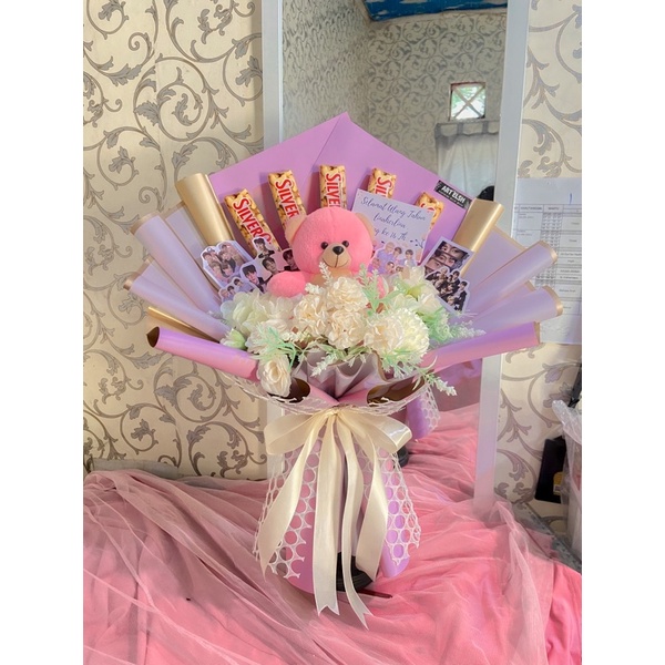 Bucket Boneka Coklat dan Bunga ( By request )