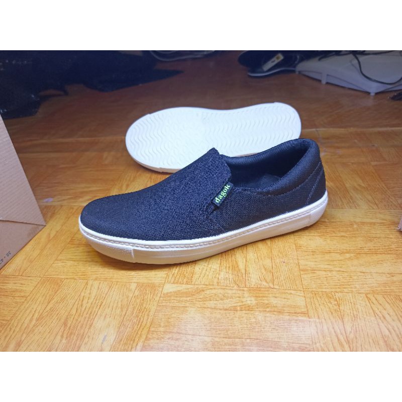 sepatu slip-on pria/cowok sneakers sekolah sepatuvans