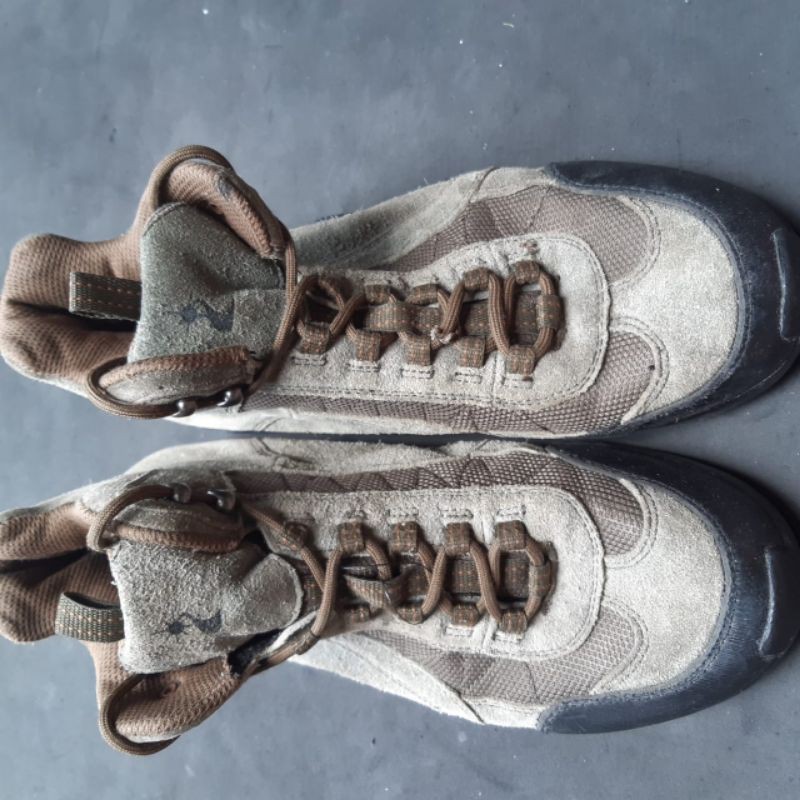 2 sepatu gunung second