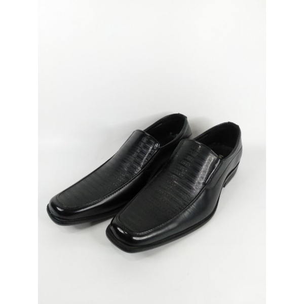 Sepatu pantofel pria / Sepatu formal / Sepatu kulit / Mollinic / Sepatu Kantor