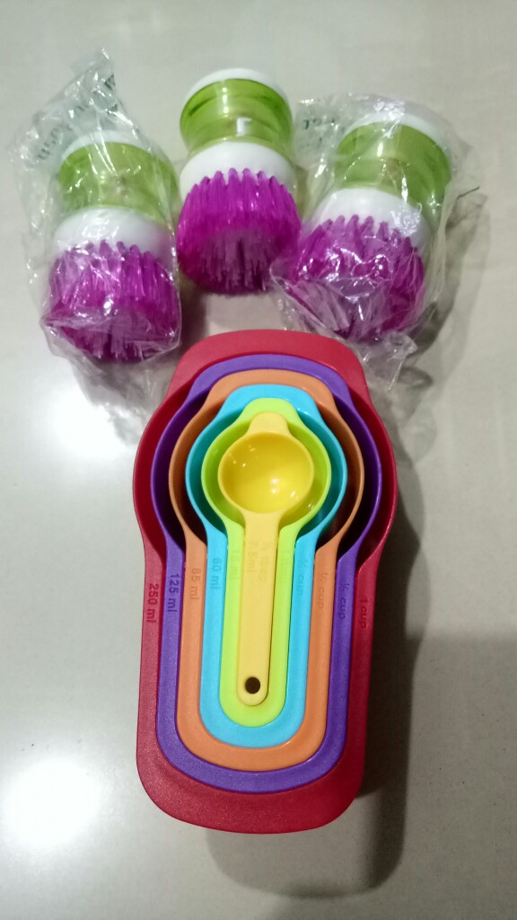 Alat Sikat Panci Inovatif Dengan Dispenser Sabun Cair Praktis Alat Bersih Panci Piring Wastafel