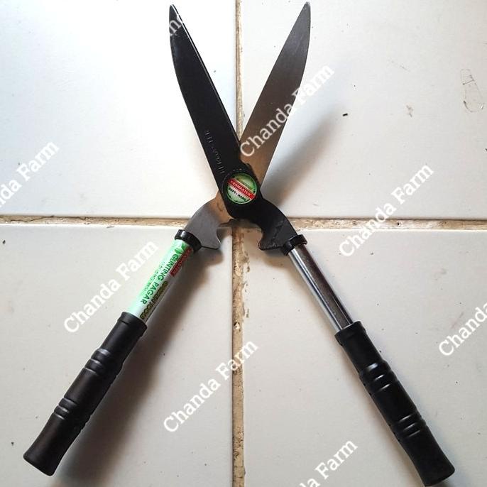 

Gunting Rumput Dahan Kenmaster Gagang Besi 50Cm