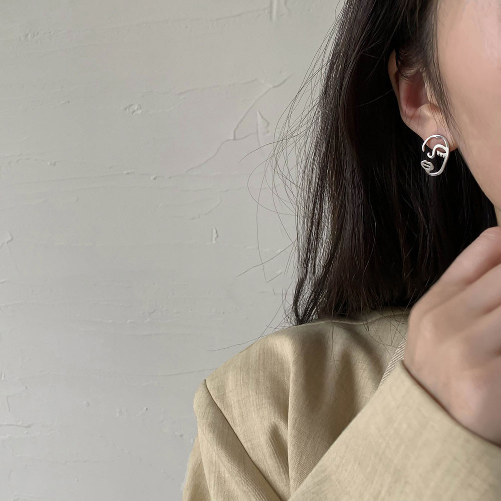 【COD Tangding】Abstract Simple Hollow Out Face Earrings Korea Ins New Fashion Earstuds Gold Color