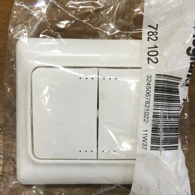 Saklar seri legrand kaptika