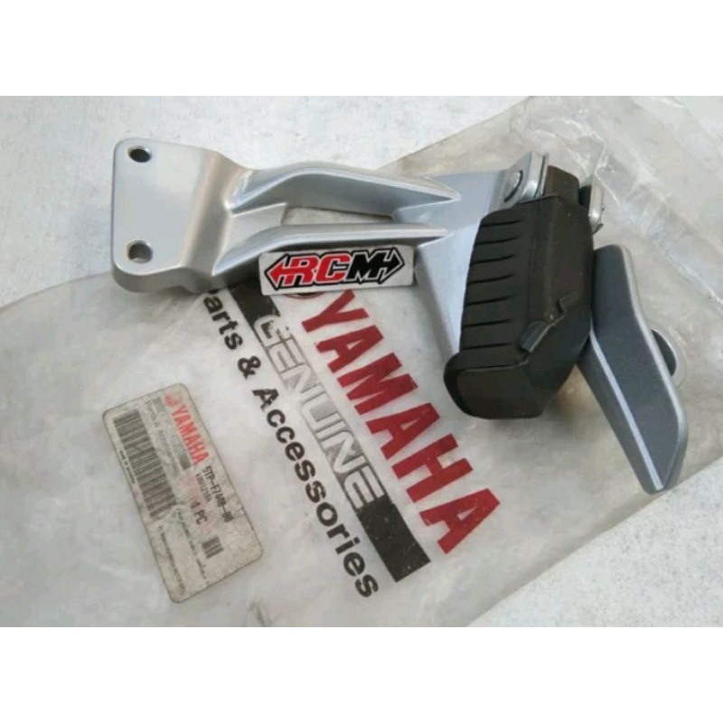 DUDUKAN BRAKET STEP REAR FOOTREST BELAKANG BLKNG BLKG KANAN RIGHT JUPITER Z JUPITER-Z JUP Z ORI ORIGINAL YAMAHA YGP ASLI 5TP-F7440-00    JAMINAN ORIGINAL YAMAHA YGP PARTS