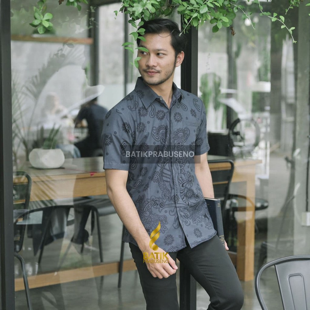 KEMEJA BAJU BATIK PRIA LENGAN PENDEK Prabuseno - KERISNA SAKA  Kemeja Batik Pria Lengan Pendek Slimf