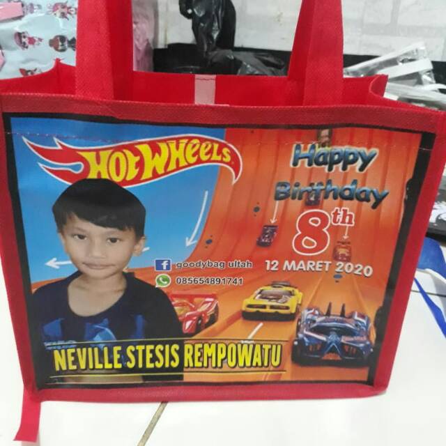 

Tas souvenir ulang tahun