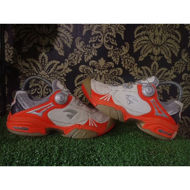 Sepatu Badminton Vitro Helio Nitro BOA Second Original