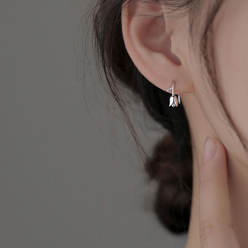 Anting Stud Piercing Bentuk Bunga Tulip Warna Silver Untuk Wanita