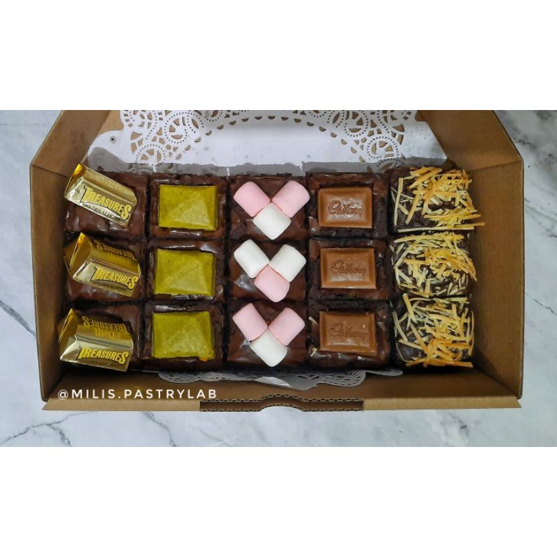 

fudgy brownies topping exclusive size regular (15 pcs)