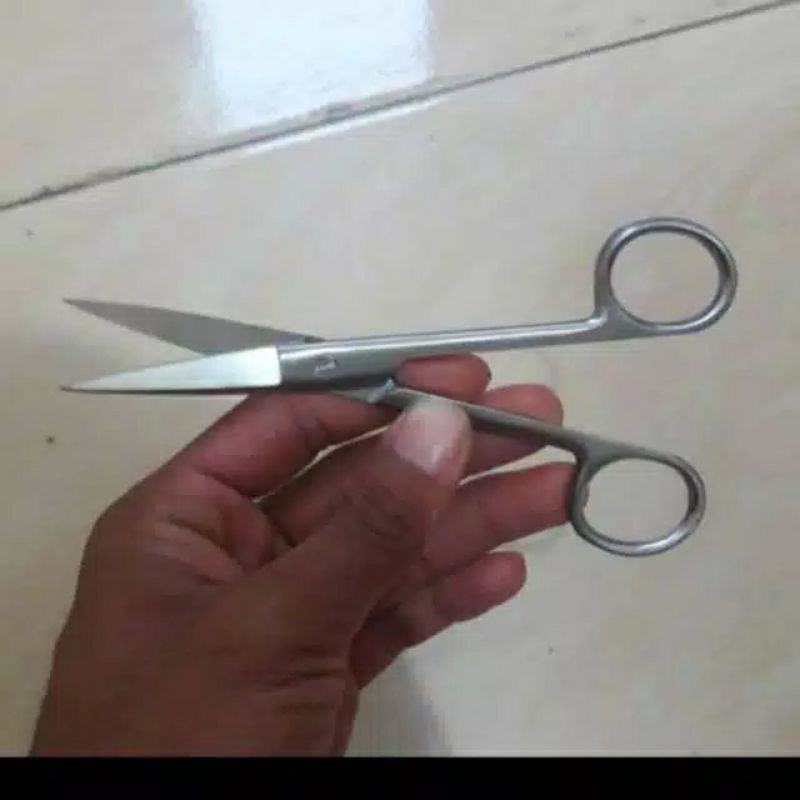 

Gunting Tajam Lurus 14 cm / Gunting Operasi Stainless Steel