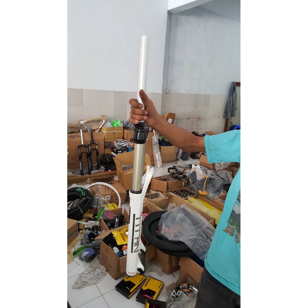 Fork 26" Titan air Travel 140
