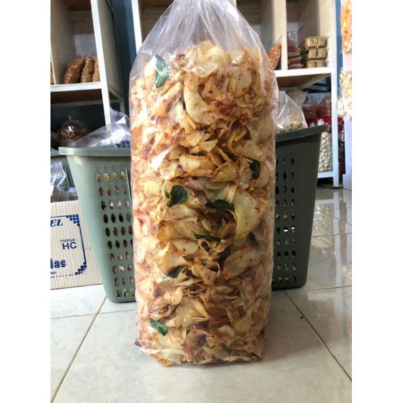 

Keripik Singkong pedas daun jeruk kemasan 500 gr