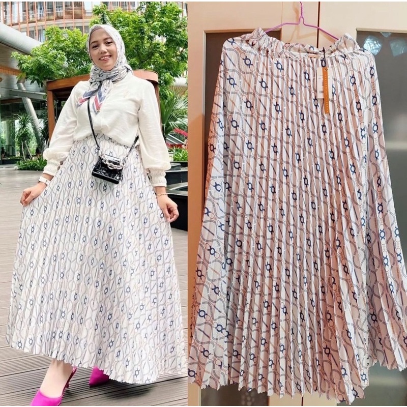 Chain Skirt Wearing Klamby sz M