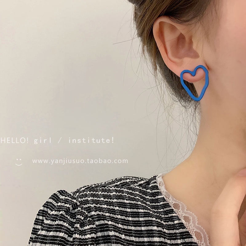 Biru Asimetris cinta jantung stud anting-anting perempuan musim panas niche desain berlebihan Bahasa