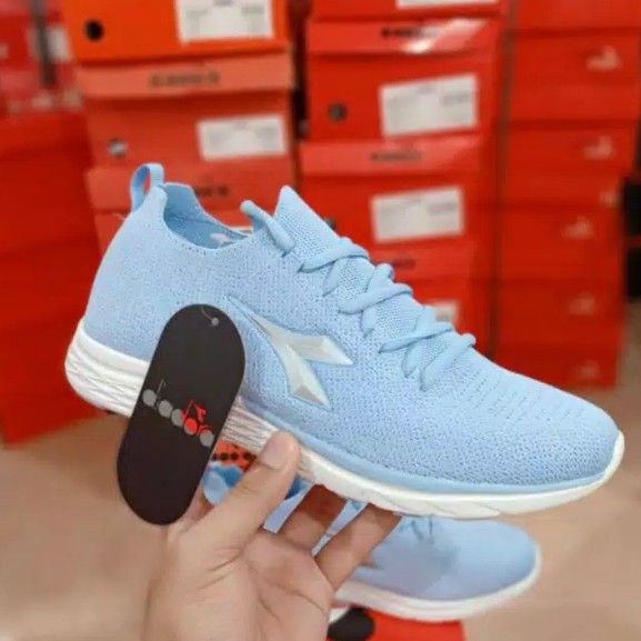 Sepatu Wanita Diadora Slip on