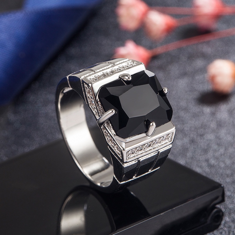 Sapphire Cincin Pria Bahan Titanium Steel Warna Silver Hias Batu Permata Emerald Kristal Sapphire Untuk Pernikahan