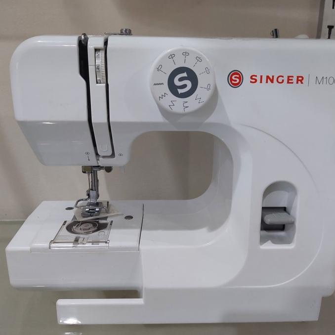Mesin jahit Singer Portable type M1005