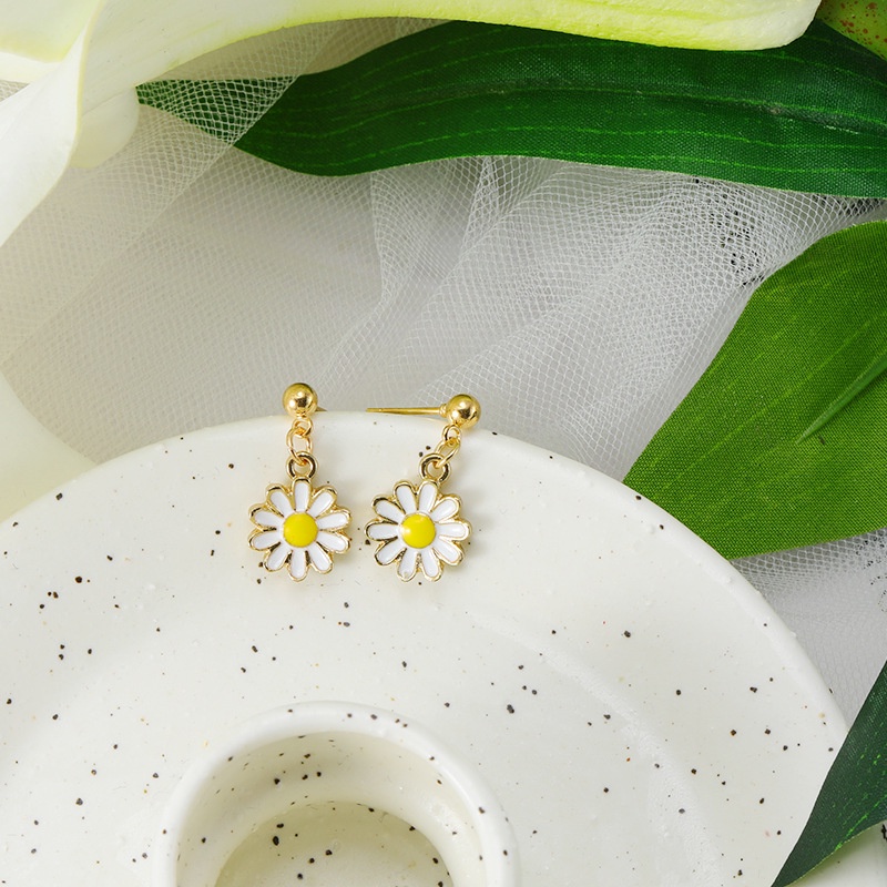 Sterling silver jarum Korea little daisy bunga anting kecil anting-anting kreatif anggun kepribadian