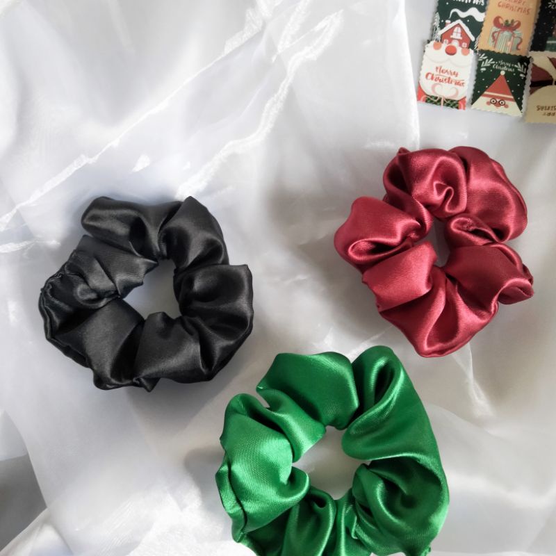 Scrunchies Satin Hampers Kado Natal Christmas Aesthetic